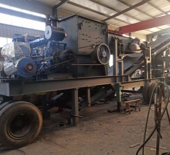 柴油机式移动破碎机